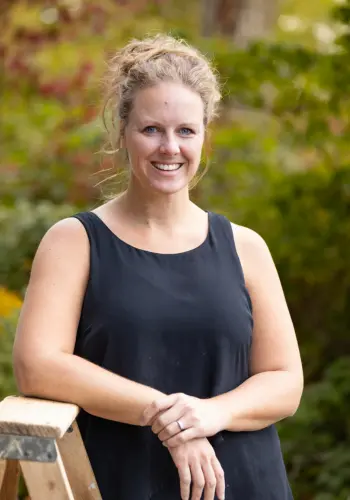 Angie Bonvanie, Principal